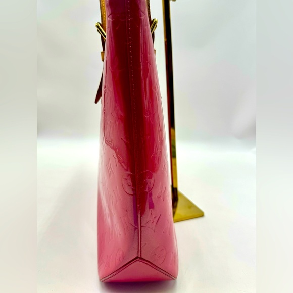 Louis Vuitton Pink Framboise Vernis Monogram Embossed Leather Reade PM Tote Bag - Picture 4 of 16